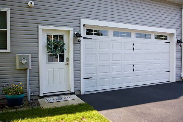 24/7 Emergency Garage Door Panel Replacement experts in Walnut Creek, NC